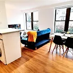 Cliftonville Heights - 2 Bed Home Away From Home